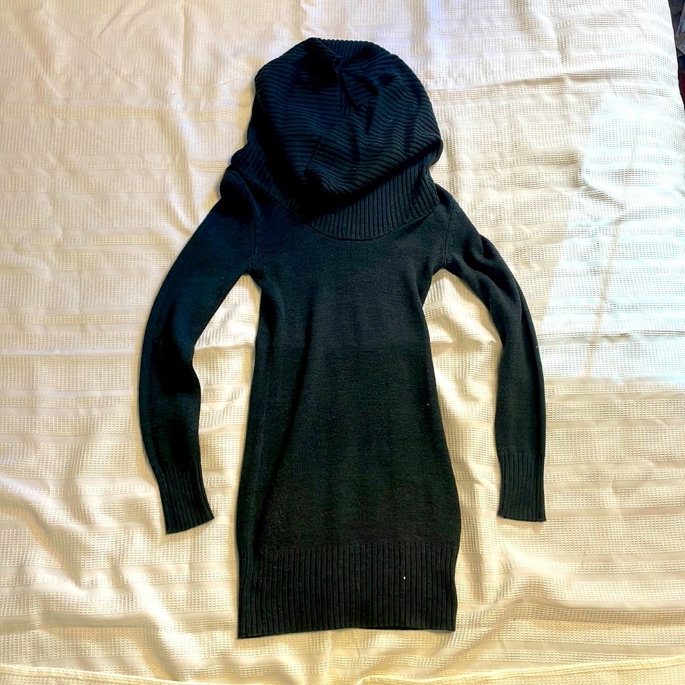 Dark green cowl